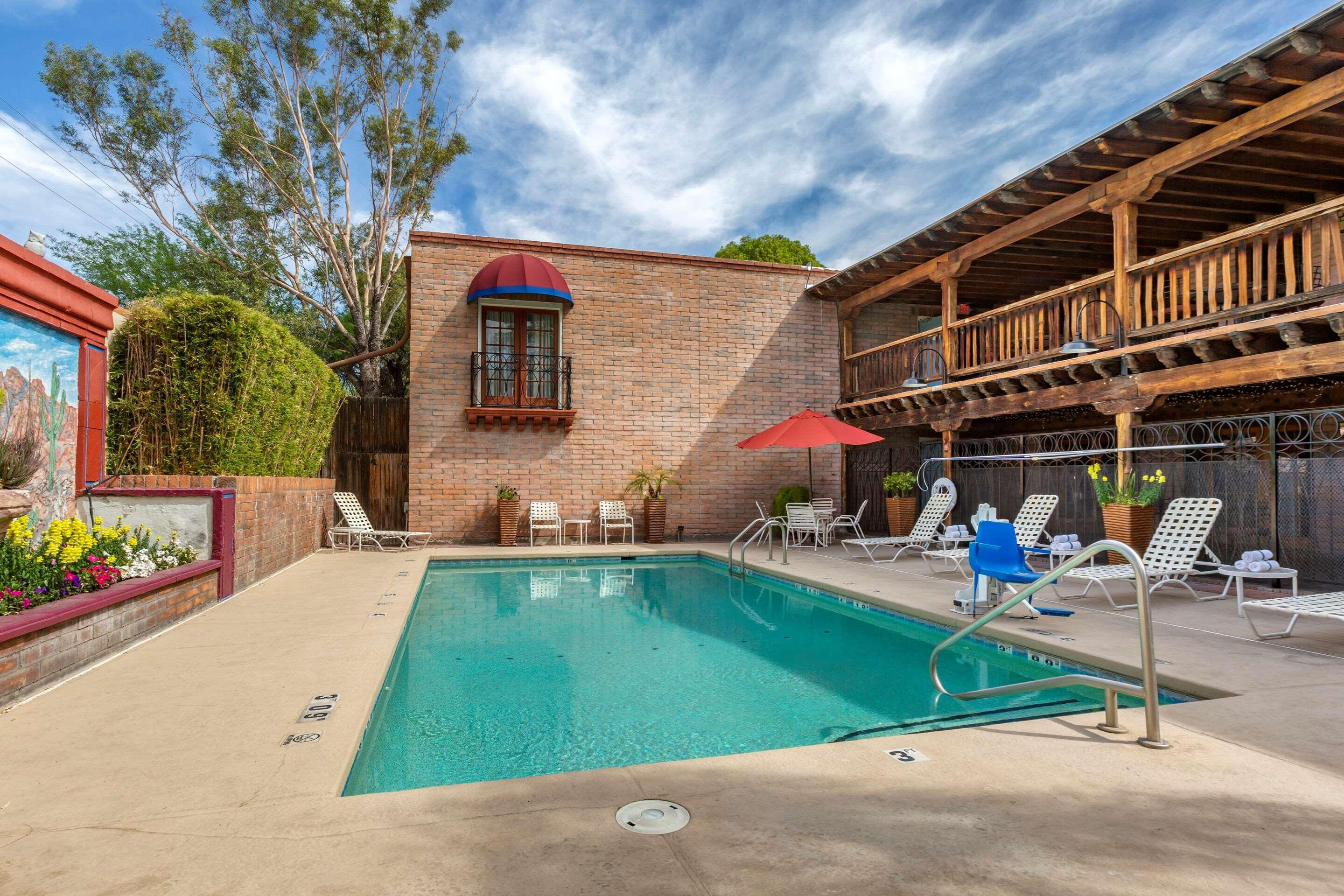 Comfort Suites At Sabino Canyon Tucson Exterior photo